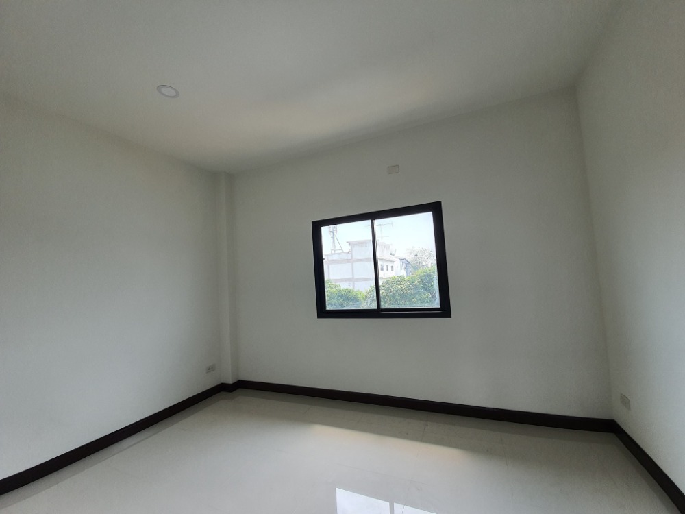 ขาย ทาวน์โฮม ที่พักอาศัย homeoffice รูปแบบอาคารทันสมัย 3 ชั้น 3 ห้องนอน 3 ห้องน้ำ หลังโรงเรียนเบญจม ราชบุรี - 12